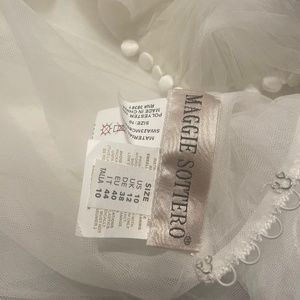 Maggie Sottero- Taryn Shoulder Wrap in Ivory
